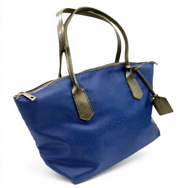 Sac Carolina Pretty Nana cuir nylon bleu porté main femme